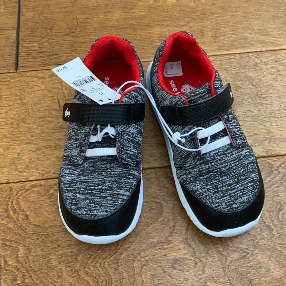 See Kai run basics . Lace free black
